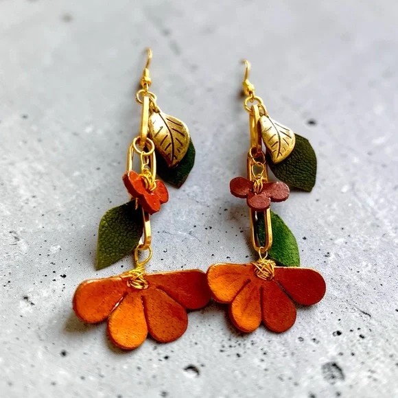 Handcrafted artisan leather earrings featuring leaves and flowers - Picture 5 of 8